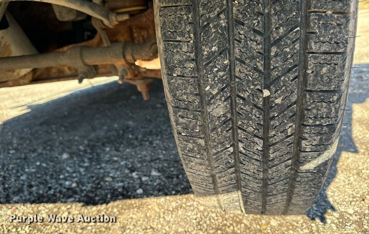 image for item EG6953 2010 El Dorado Aerotech Ford 200 shuttle bus