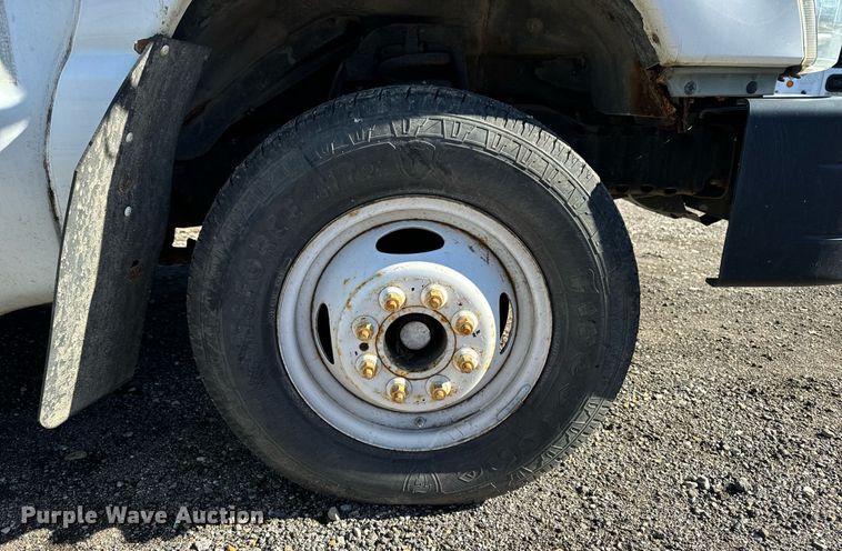 image for item EG6953 2010 El Dorado Aerotech Ford 200 shuttle bus