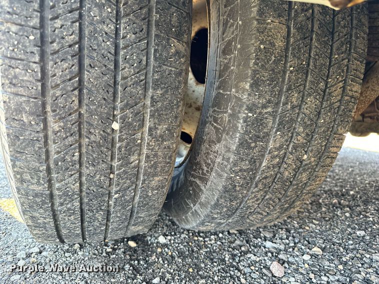 image for item EG6953 2010 El Dorado Aerotech Ford 200 shuttle bus