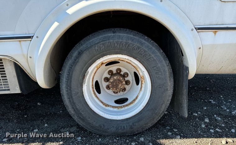 image for item EG6953 2010 El Dorado Aerotech Ford 200 shuttle bus