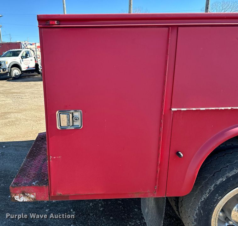 image for item EG6954 2002 Ford F550 utility / service truck