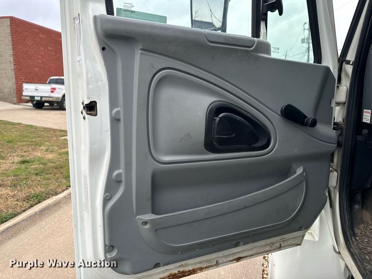 image for item EG6957 2007 International 4300 SBA flatbed truck