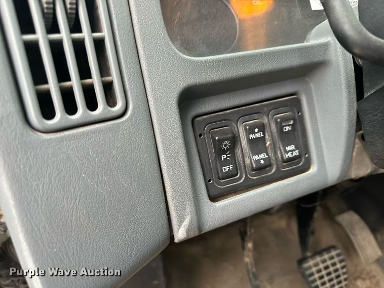 image for item EG6957 2007 International 4300 SBA flatbed truck