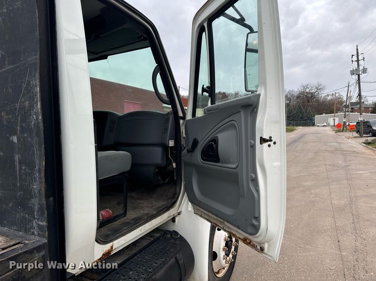 image for item EG6957 2007 International 4300 SBA flatbed truck