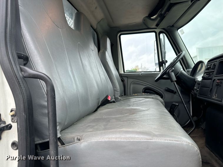 image for item EG6957 2007 International 4300 SBA flatbed truck