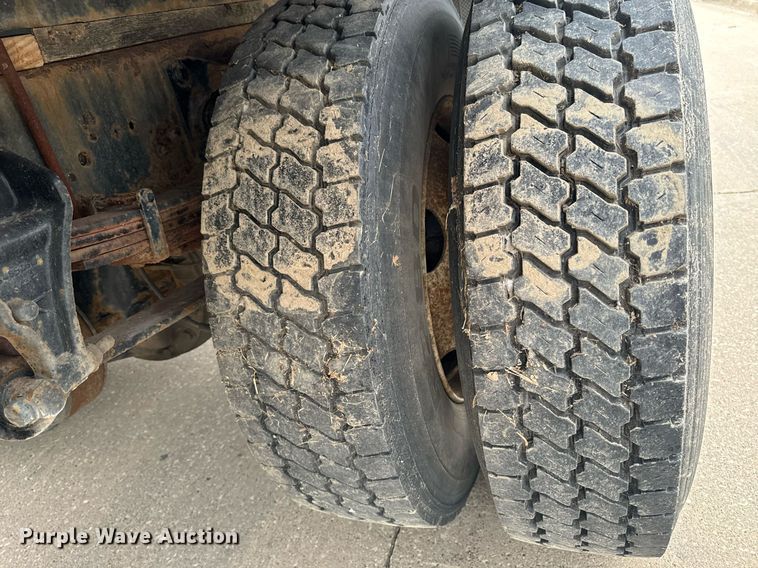 image for item EG6957 2007 International 4300 SBA flatbed truck