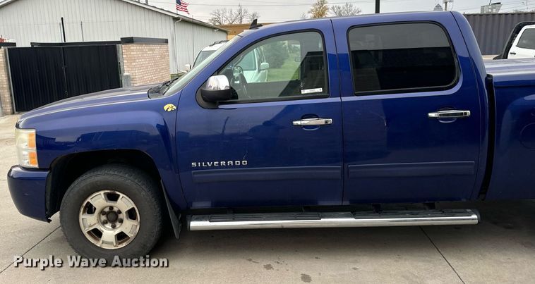 image for item EG6959 2010 Chevrolet Silverado 1500 Crew Cab pickup truck