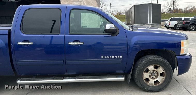 image for item EG6959 2010 Chevrolet Silverado 1500 Crew Cab pickup truck