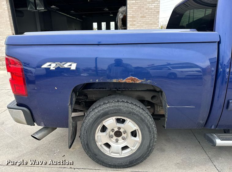 image for item EG6959 2010 Chevrolet Silverado 1500 Crew Cab pickup truck