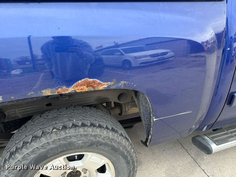 image for item EG6959 2010 Chevrolet Silverado 1500 Crew Cab pickup truck