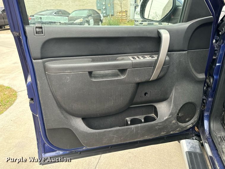 image for item EG6959 2010 Chevrolet Silverado 1500 Crew Cab pickup truck