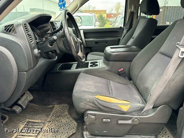 image for item EG6959 2010 Chevrolet Silverado 1500 Crew Cab pickup truck