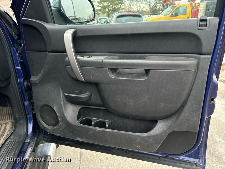 image for item EG6959 2010 Chevrolet Silverado 1500 Crew Cab pickup truck