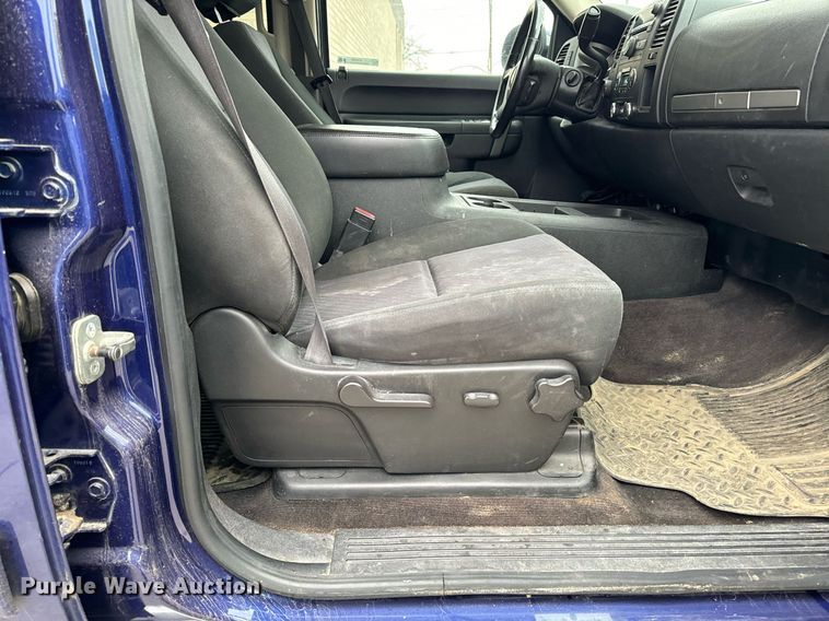 image for item EG6959 2010 Chevrolet Silverado 1500 Crew Cab pickup truck