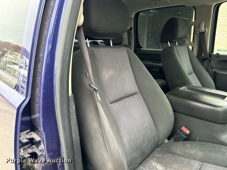 image for item EG6959 2010 Chevrolet Silverado 1500 Crew Cab pickup truck