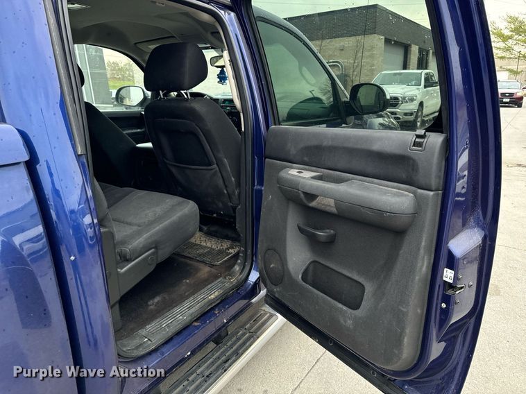 image for item EG6959 2010 Chevrolet Silverado 1500 Crew Cab pickup truck