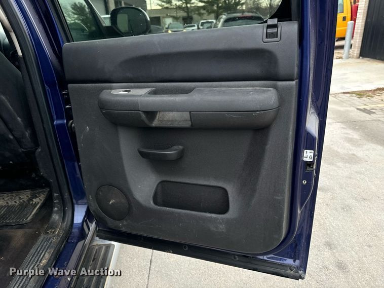 image for item EG6959 2010 Chevrolet Silverado 1500 Crew Cab pickup truck