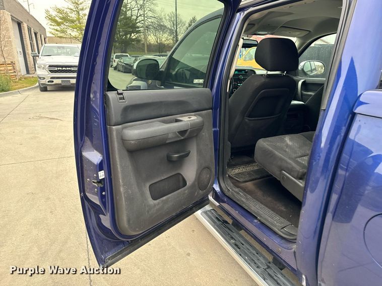 image for item EG6959 2010 Chevrolet Silverado 1500 Crew Cab pickup truck