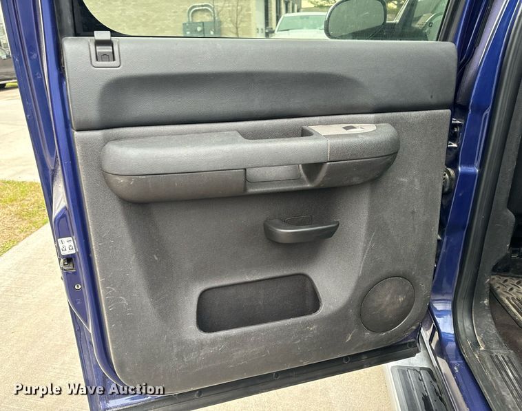 image for item EG6959 2010 Chevrolet Silverado 1500 Crew Cab pickup truck