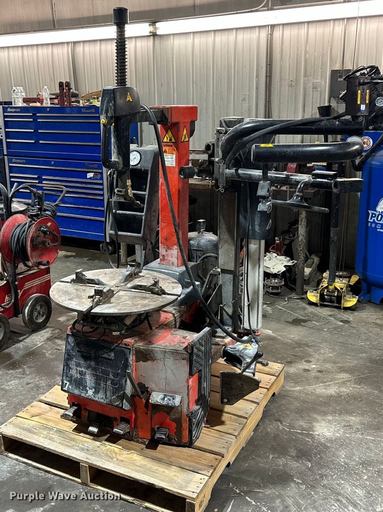 image for item EG6962 Snap-on EEWH311A rim clamp tire changer