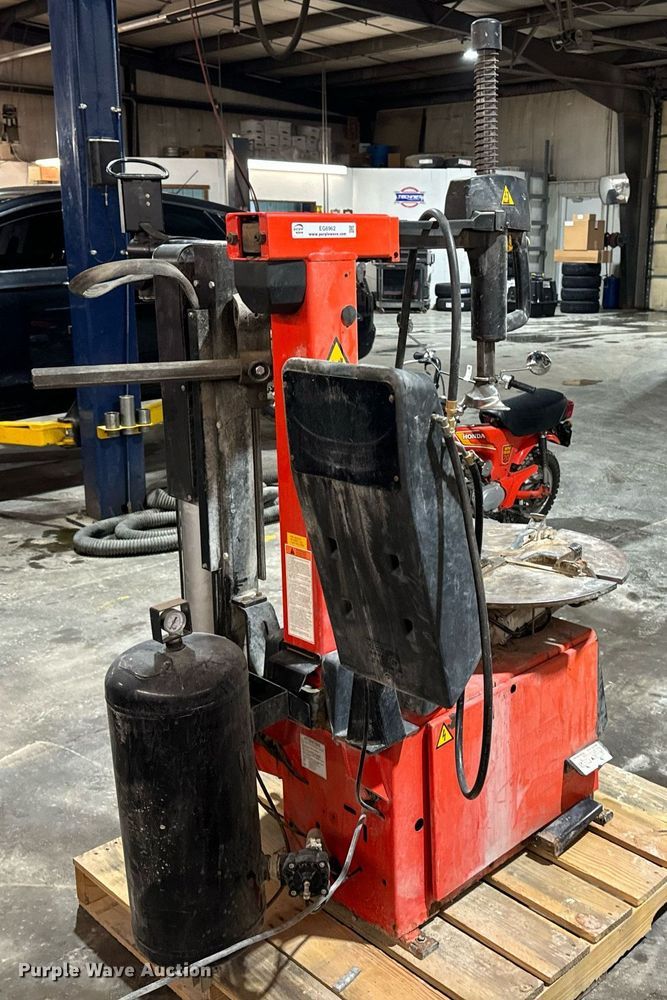 image for item EG6962 Snap-on EEWH311A rim clamp tire changer