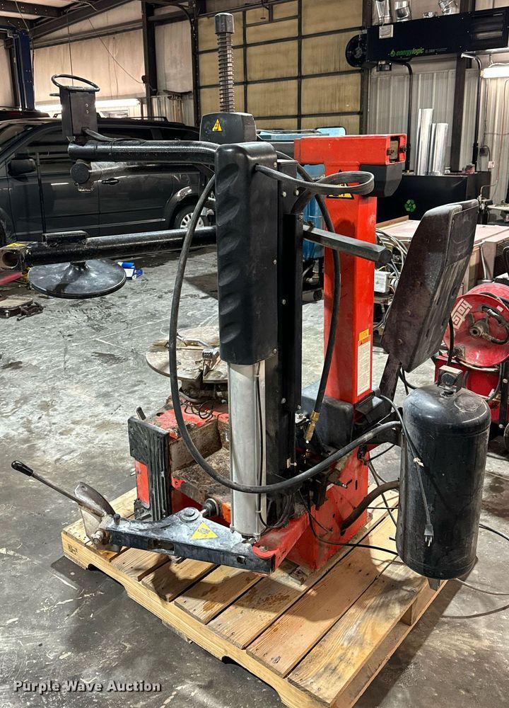 image for item EG6962 Snap-on EEWH311A rim clamp tire changer