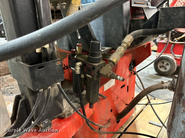 image for item EG6962 Snap-on EEWH311A rim clamp tire changer