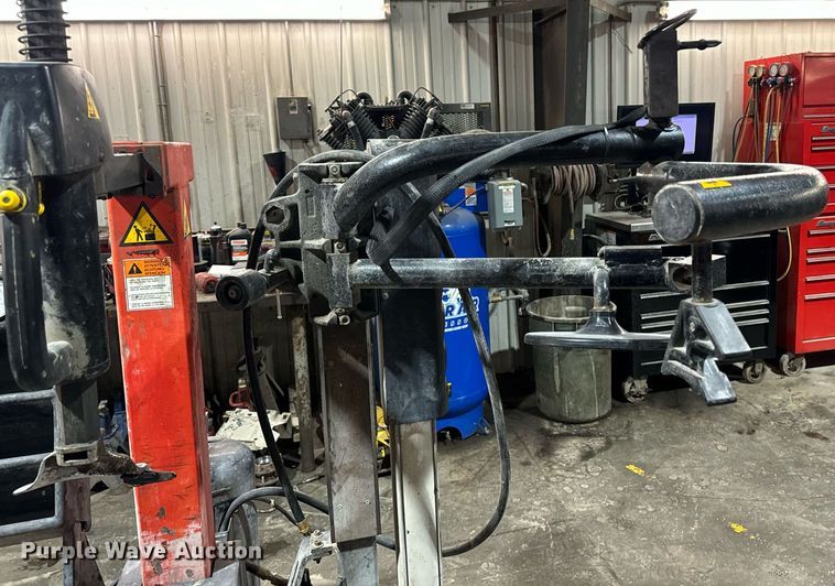 image for item EG6962 Snap-on EEWH311A rim clamp tire changer