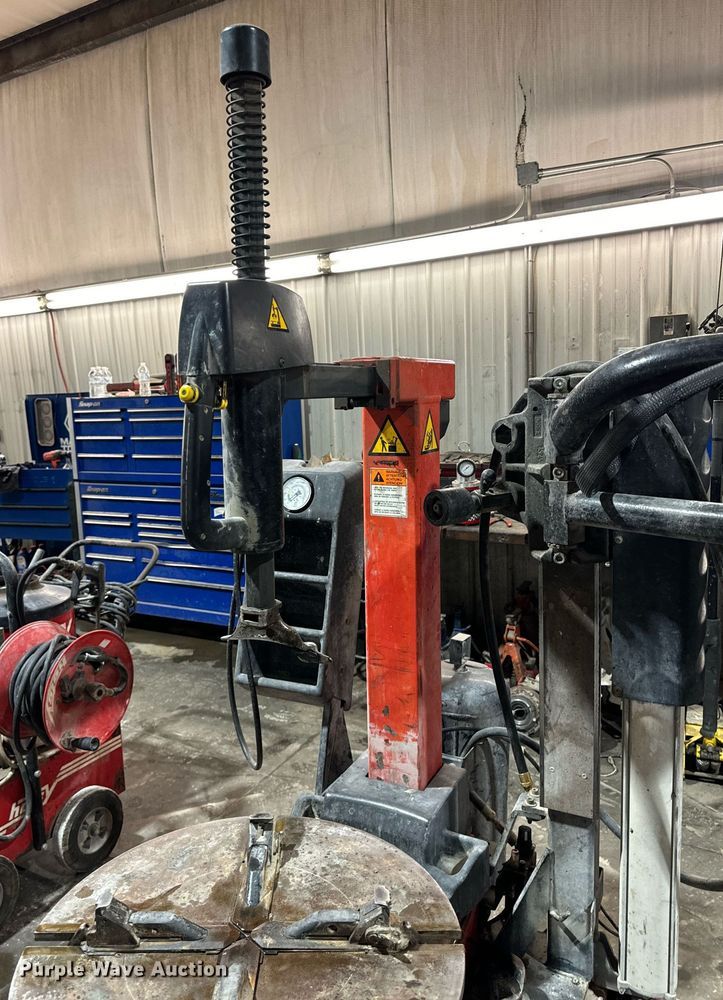 image for item EG6962 Snap-on EEWH311A rim clamp tire changer