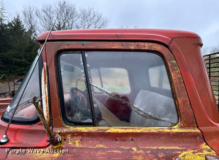 image for item EG6974 1960 Ford F100 pickup truck