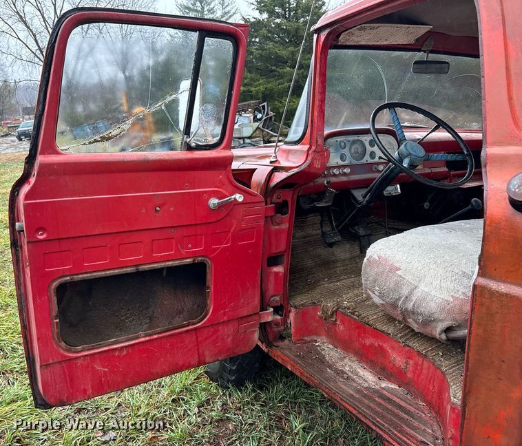 image for item EG6974 1960 Ford F100 pickup truck