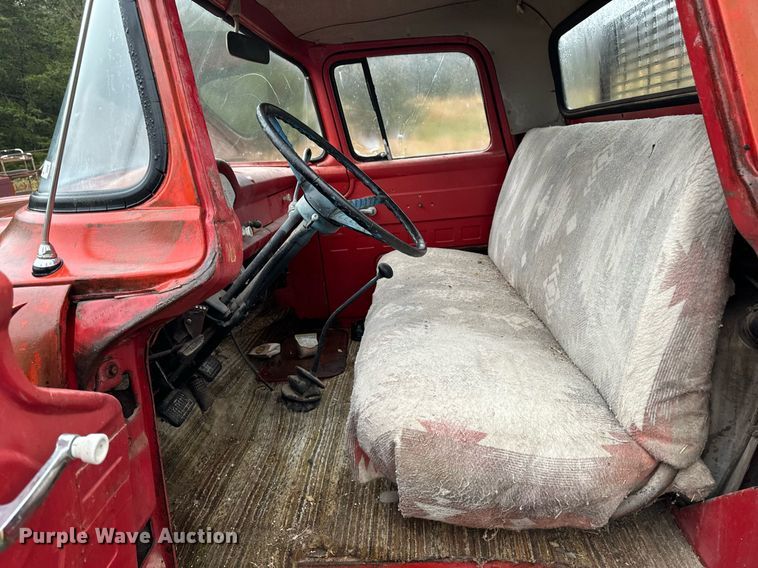 image for item EG6974 1960 Ford F100 pickup truck