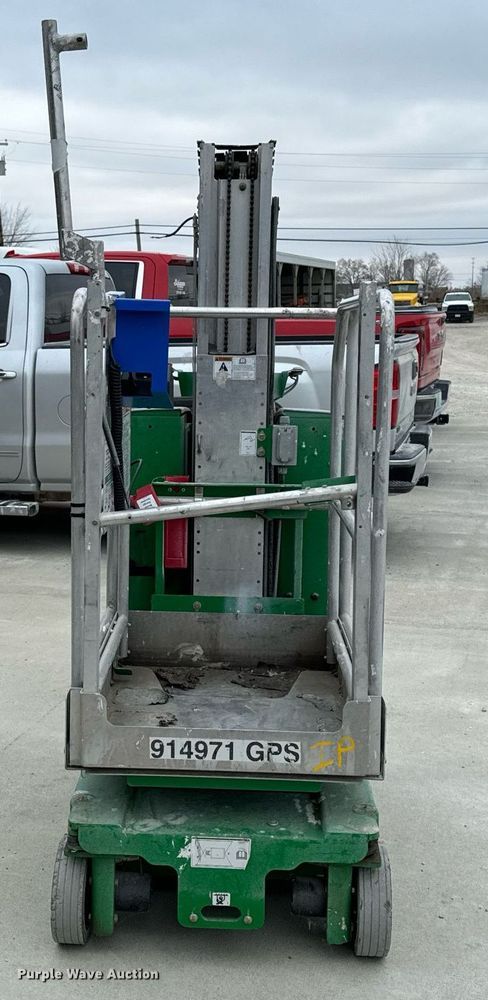 image for item EG7016 2016 Genie GR-20 vertical lift