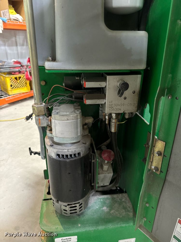 image for item EG7016 2016 Genie GR-20 vertical lift