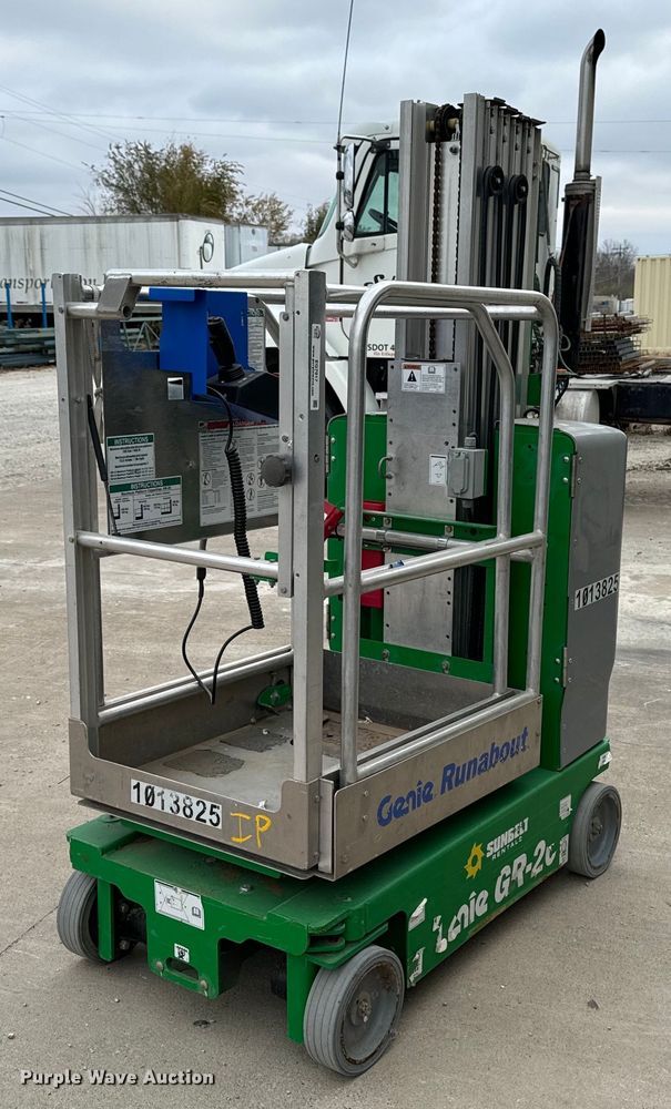 image for item EG7017 2017 Genie GR-20 vertical lift