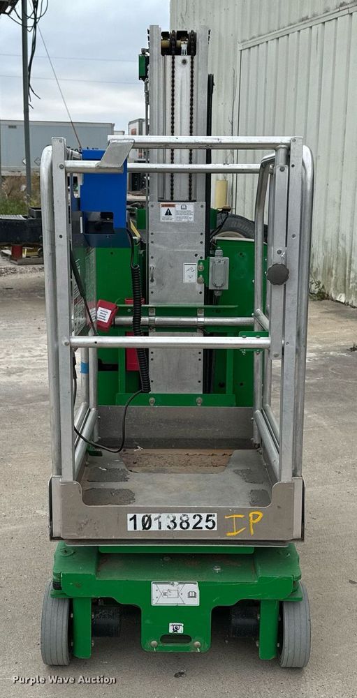 image for item EG7017 2017 Genie GR-20 vertical lift