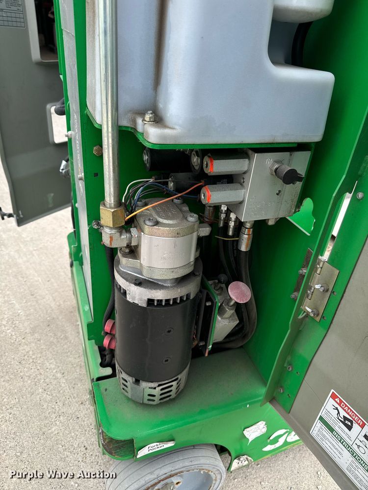 image for item EG7017 2017 Genie GR-20 vertical lift