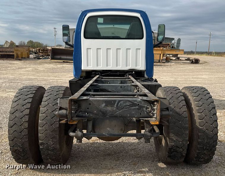 image for item EG7900 2004 Chevrolet C6500 truck cab and chassis