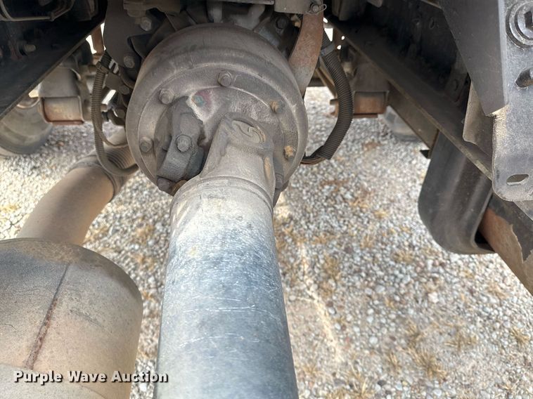 image for item EG7900 2004 Chevrolet C6500 truck cab and chassis