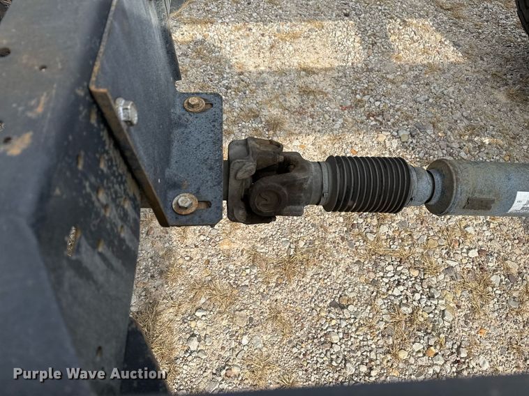 image for item EG7900 2004 Chevrolet C6500 truck cab and chassis