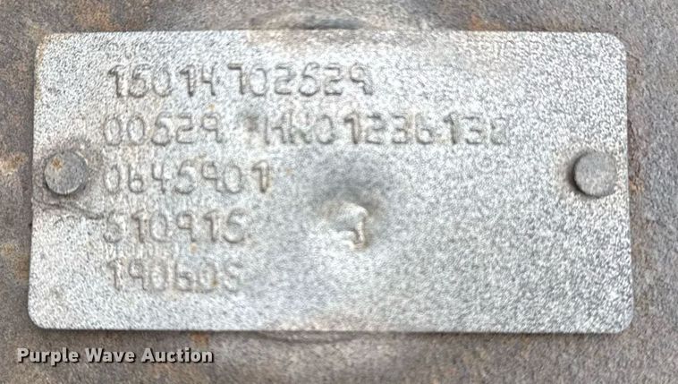 image for item EG7900 2004 Chevrolet C6500 truck cab and chassis