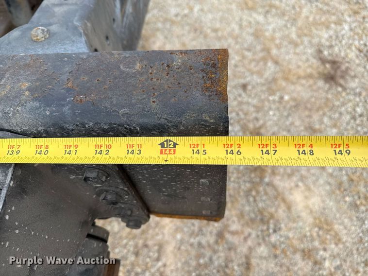 image for item EG7900 2004 Chevrolet C6500 truck cab and chassis