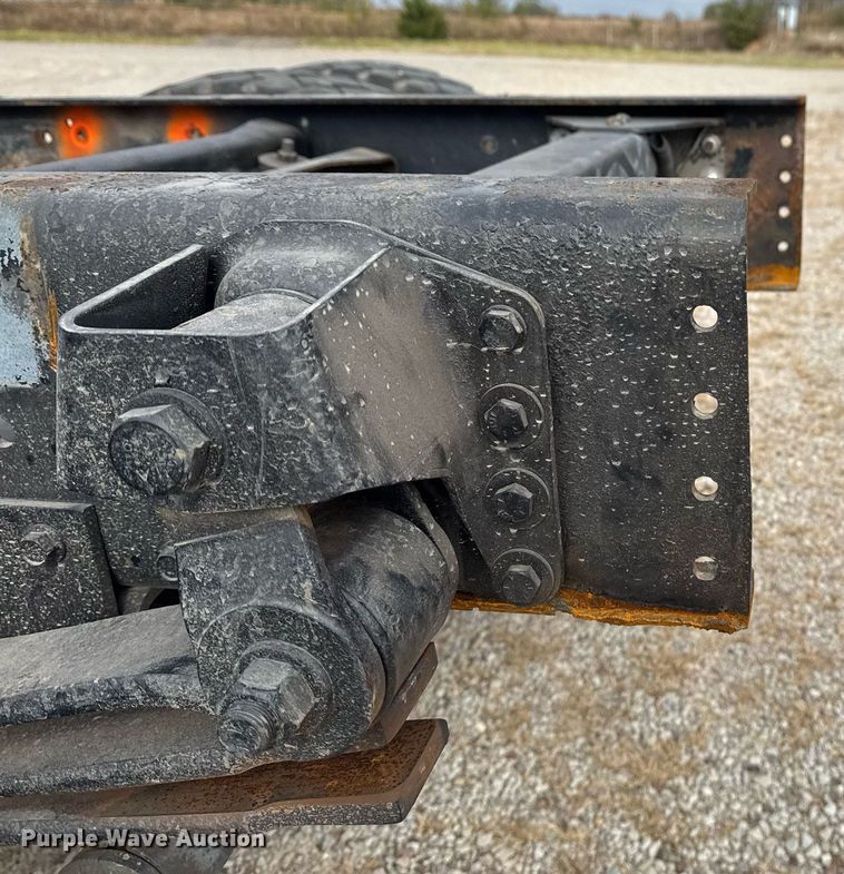 image for item EG7900 2004 Chevrolet C6500 truck cab and chassis