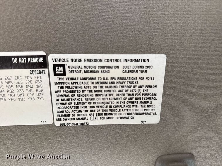 image for item EG7900 2004 Chevrolet C6500 truck cab and chassis