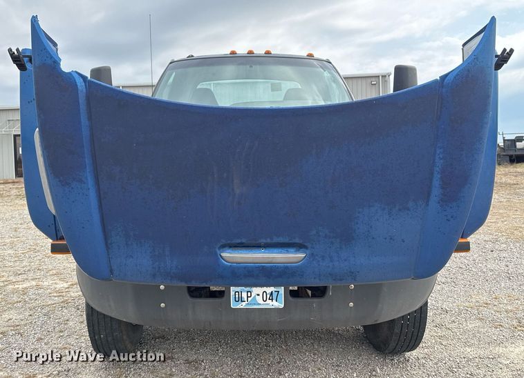 image for item EG7900 2004 Chevrolet C6500 truck cab and chassis