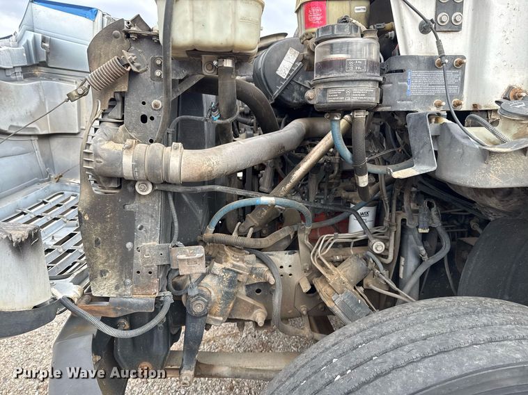 image for item EG7900 2004 Chevrolet C6500 truck cab and chassis