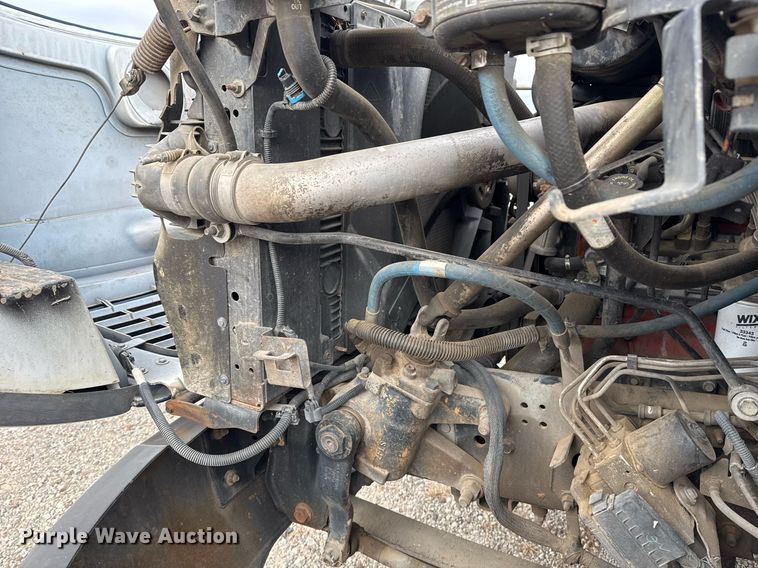 image for item EG7900 2004 Chevrolet C6500 truck cab and chassis