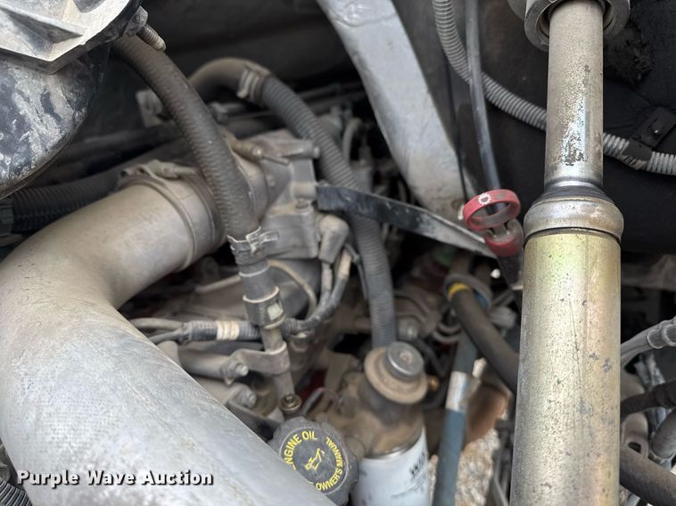 image for item EG7900 2004 Chevrolet C6500 truck cab and chassis