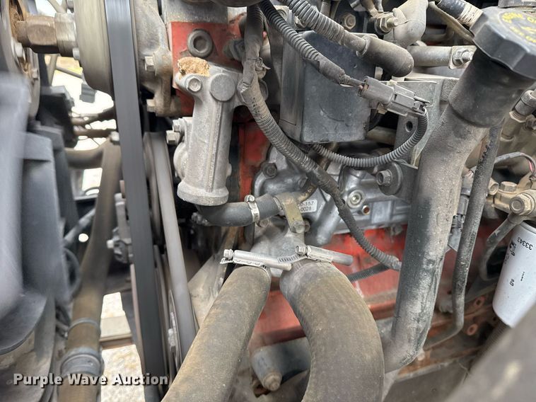 image for item EG7900 2004 Chevrolet C6500 truck cab and chassis