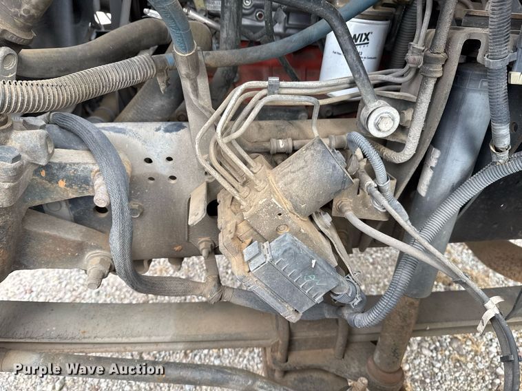 image for item EG7900 2004 Chevrolet C6500 truck cab and chassis